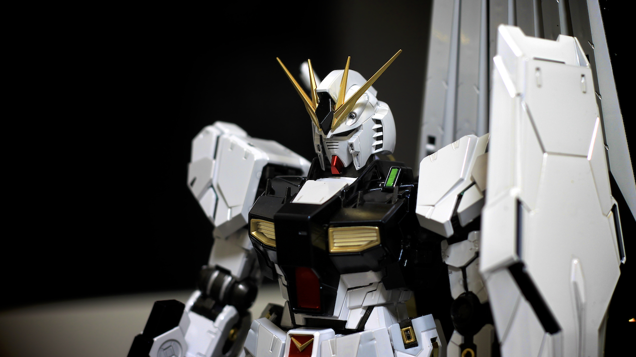 Begin掲載 バンダイ MG 1／100 RX－93 νガンダムVer．Ka チタニウム