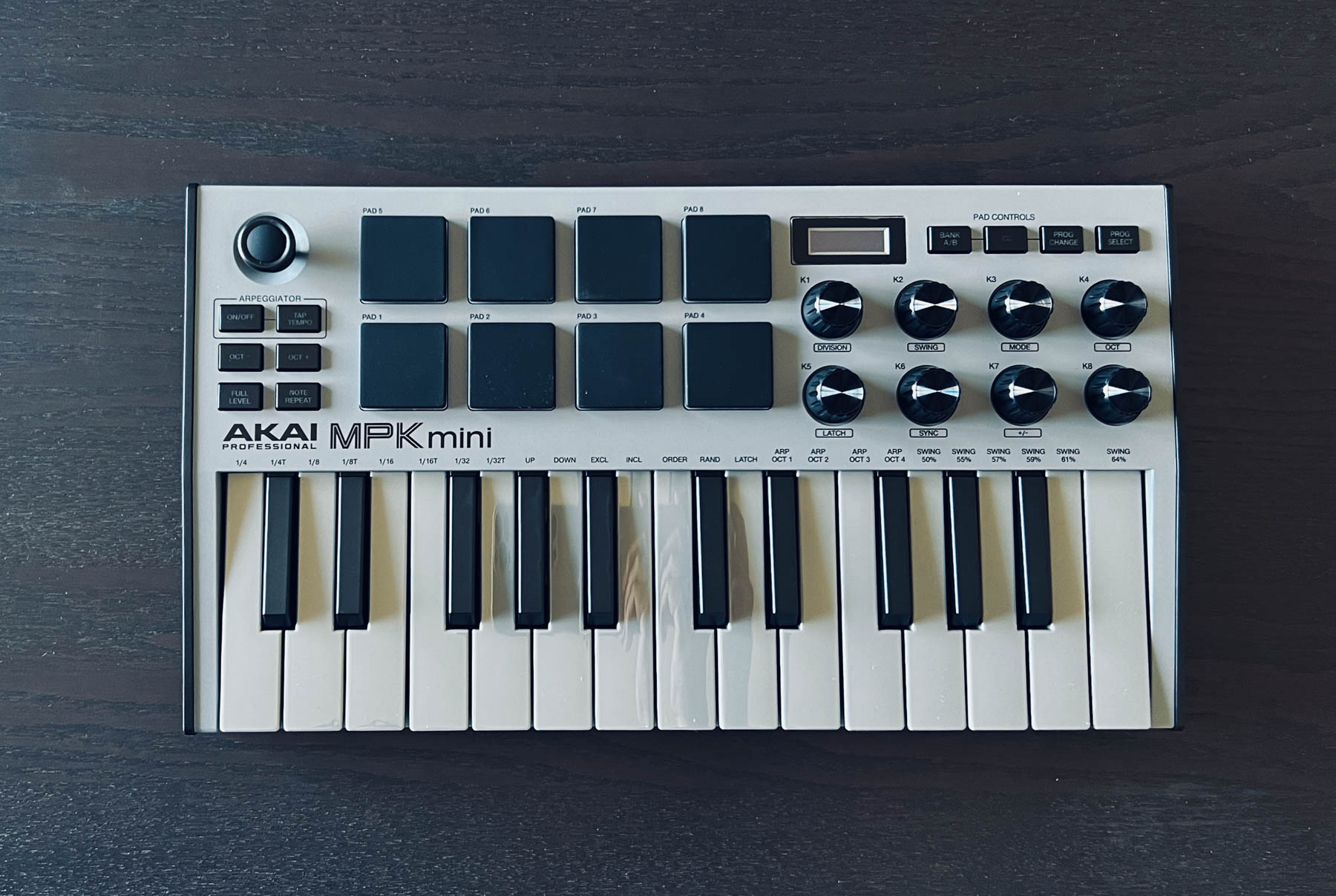 AKAI MPK mini Mk3 レビュー – パッド・ノブをフルサイズで搭載した