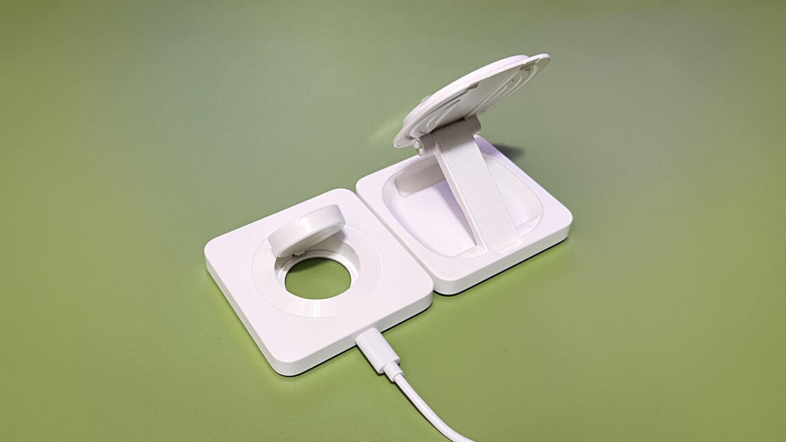 ADADPU 3 in 1 Foldable Wireless Charging Station