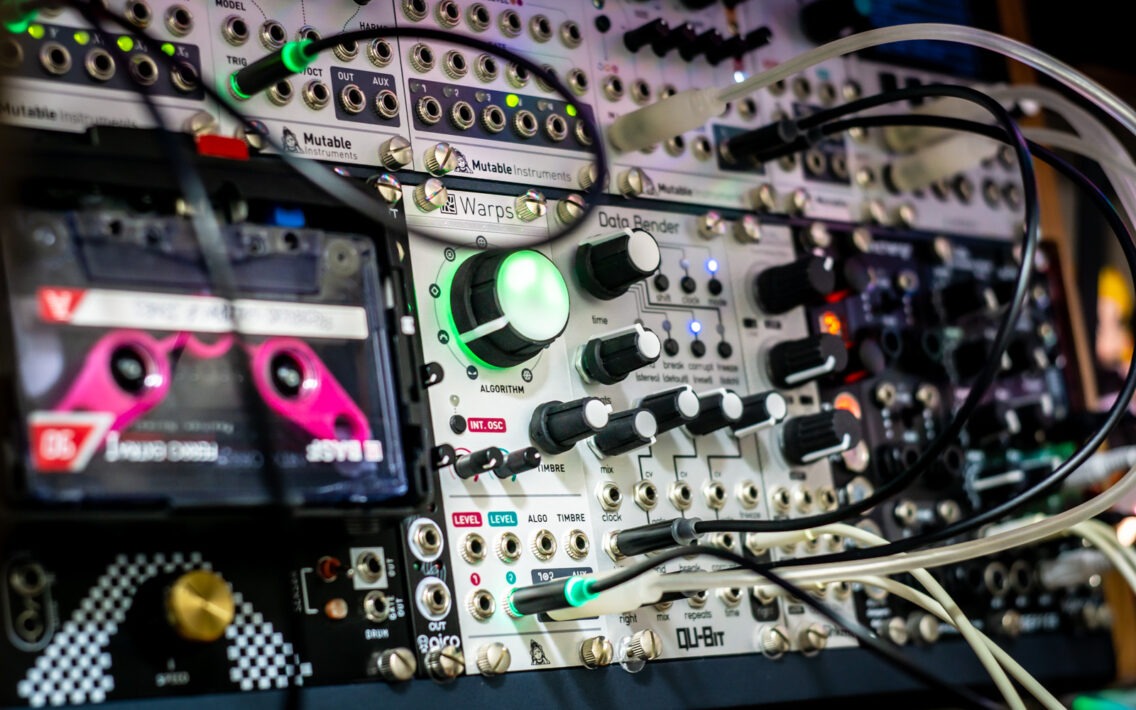 Mutable Instruments Warps - 入力サウンドを次元変換するメタ・モジュレーター